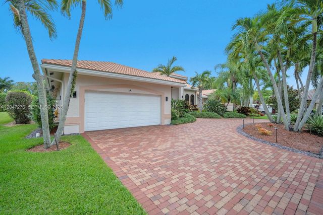 392 Coconut Cir, Weston, FL 33326