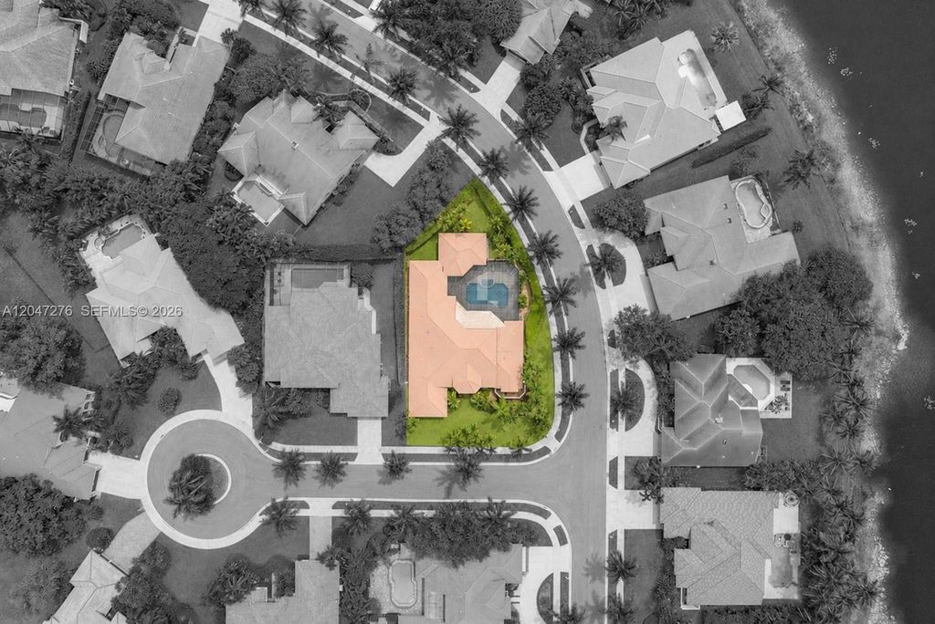 392 Coconut Cir, Weston, FL 33326