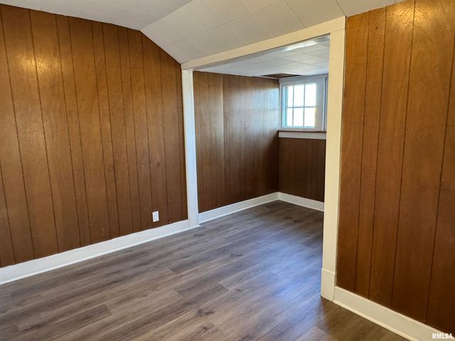 211 MCKINLEY Avenue, Bartonville, IL 61607