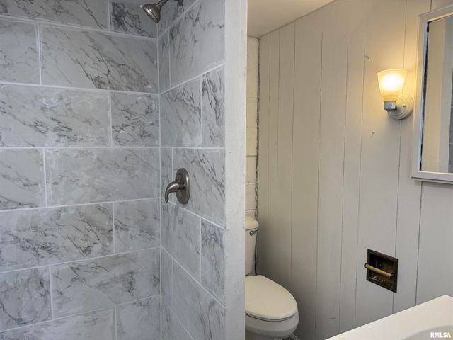 211 MCKINLEY Avenue, Bartonville, IL 61607