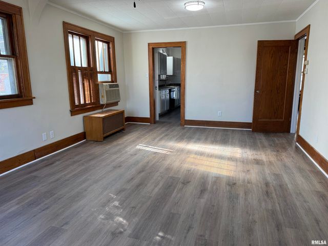 211 MCKINLEY Avenue, Bartonville, IL 61607