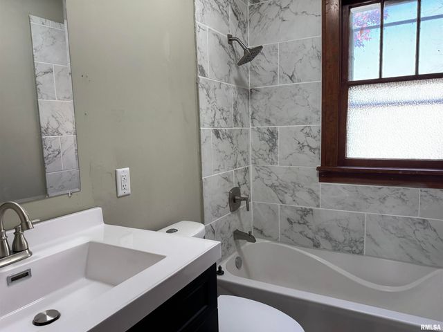 211 MCKINLEY Avenue, Bartonville, IL 61607