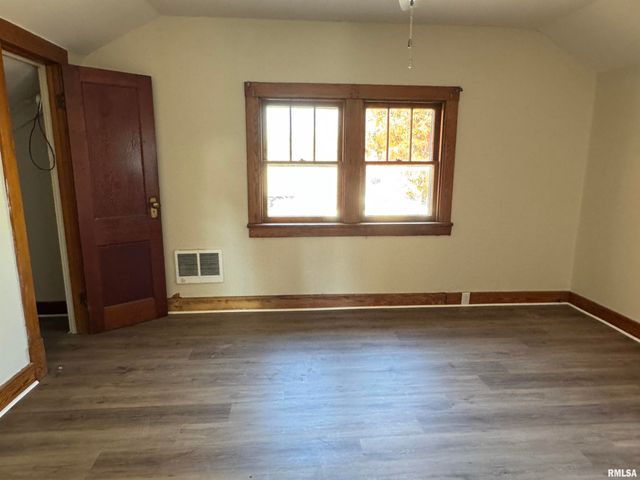 211 MCKINLEY Avenue, Bartonville, IL 61607