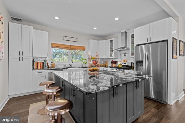 108 W MAPLE AVE, Morrisville, PA 19067