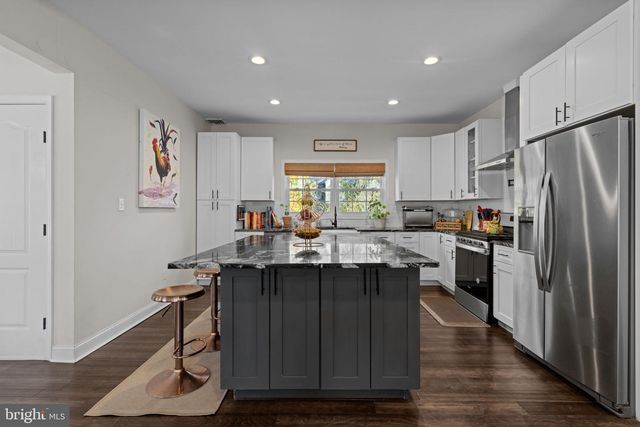 108 W MAPLE AVE, Morrisville, PA 19067