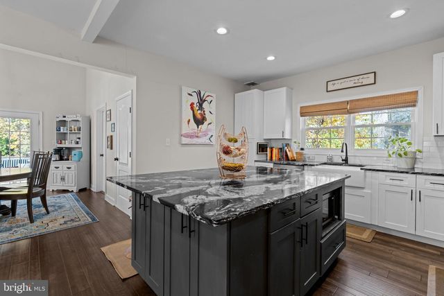 108 W MAPLE AVE, Morrisville, PA 19067