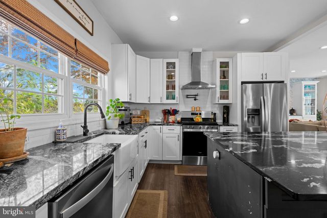 108 W MAPLE AVE, Morrisville, PA 19067