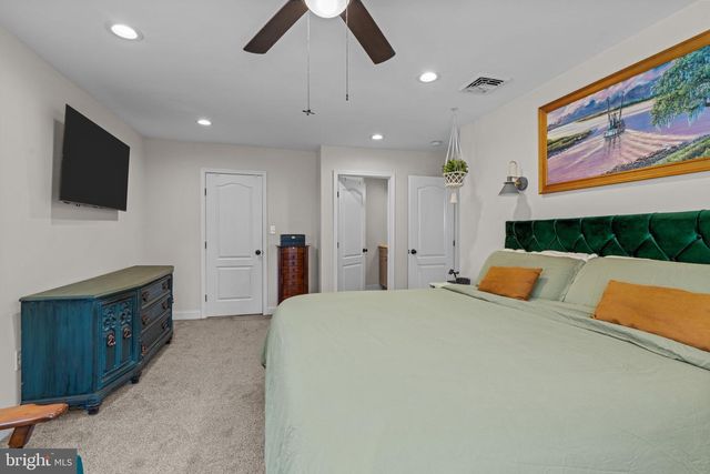 108 W MAPLE AVE, Morrisville, PA 19067