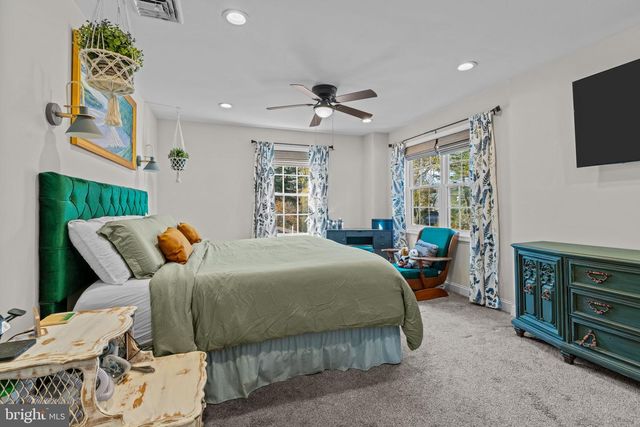 108 W MAPLE AVE, Morrisville, PA 19067