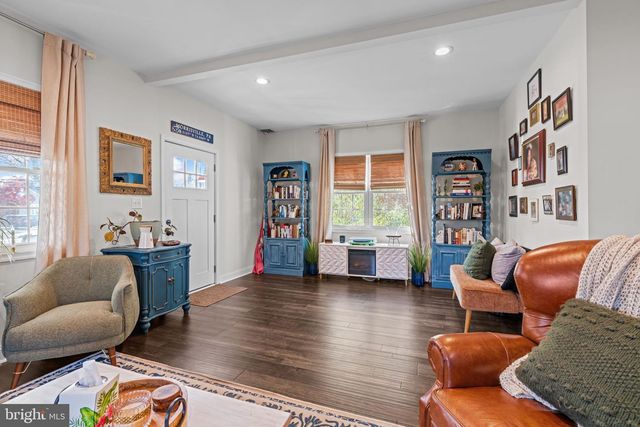 108 W MAPLE AVE, Morrisville, PA 19067