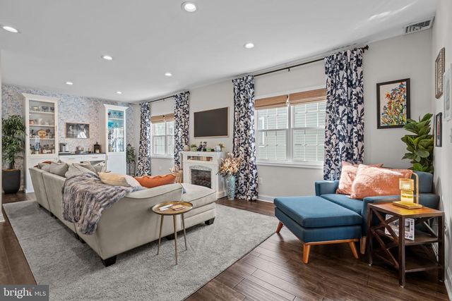 108 W MAPLE AVE, Morrisville, PA 19067