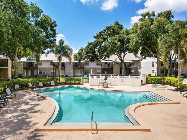 3812 N OAK DRIVE M72, Tampa, FL 33611