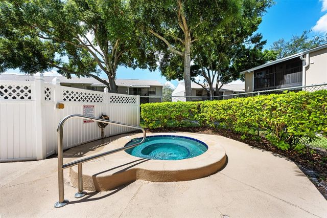 3812 N OAK DRIVE M72, Tampa, FL 33611