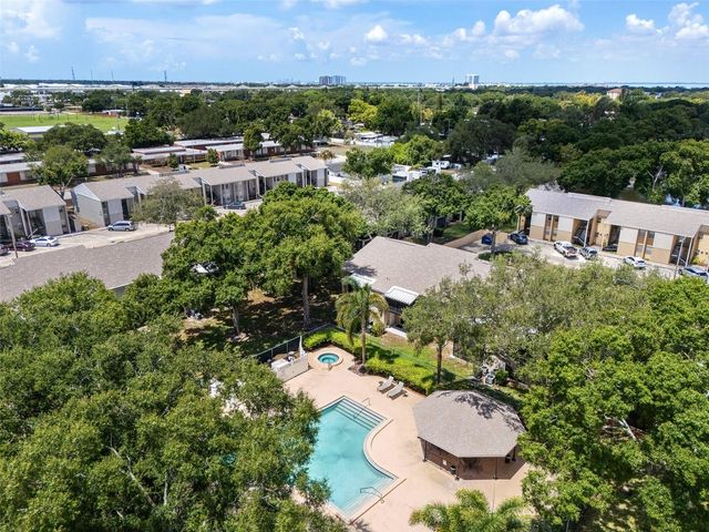 3812 N OAK DRIVE M72, Tampa, FL 33611