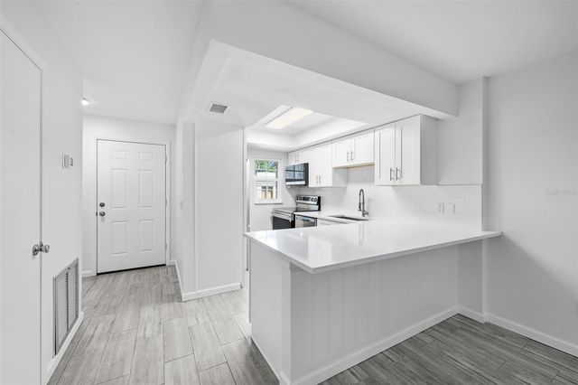 3812 N OAK DRIVE M72, Tampa, FL 33611