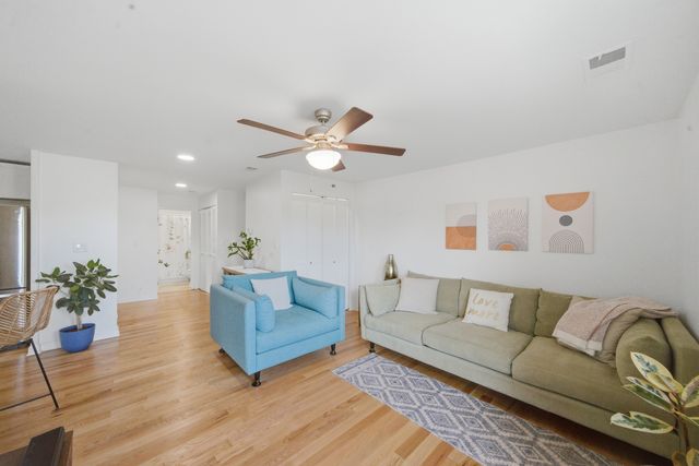 2501 W Bryn Mawr Avenue 308, Chicago, IL 60659