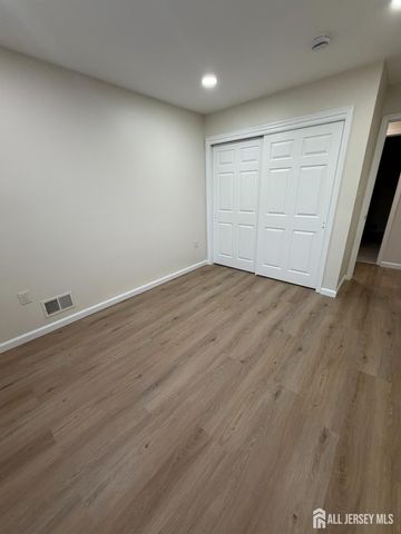 32 Columbus Drive, Franklin, NJ 08823