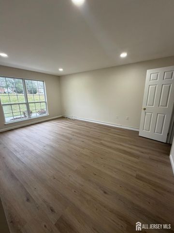 32 Columbus Drive, Franklin, NJ 08823