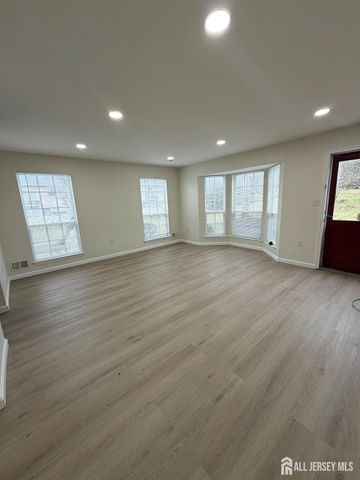 32 Columbus Drive, Franklin, NJ 08823