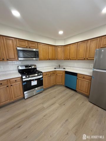 32 Columbus Drive, Franklin, NJ 08823