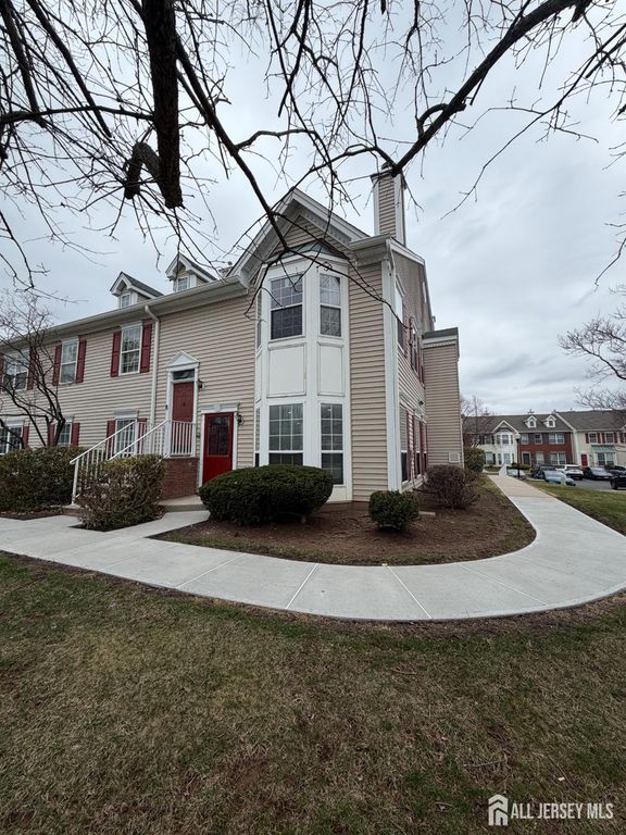 32 Columbus Drive, Franklin, NJ 08823