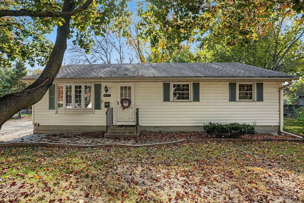 6101 Century Boulevard, Brooklyn Park, MN 55429 — exterior