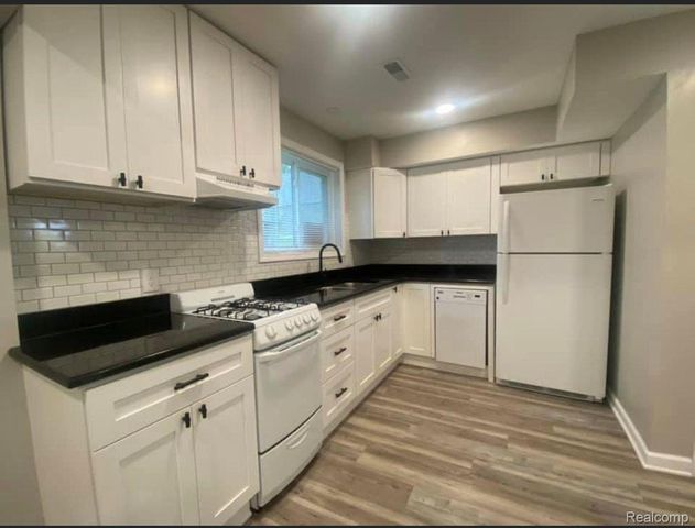 945 Olreana Road, White Lake Charter Township, MI 48386