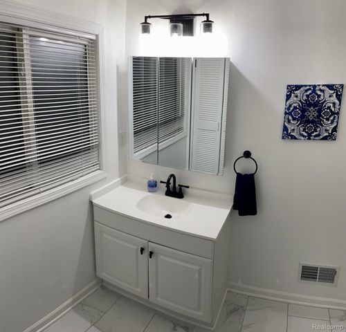 945 Olreana Road, White Lake Charter Township, MI 48386