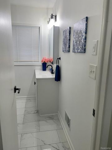 945 Olreana Road, White Lake Charter Township, MI 48386