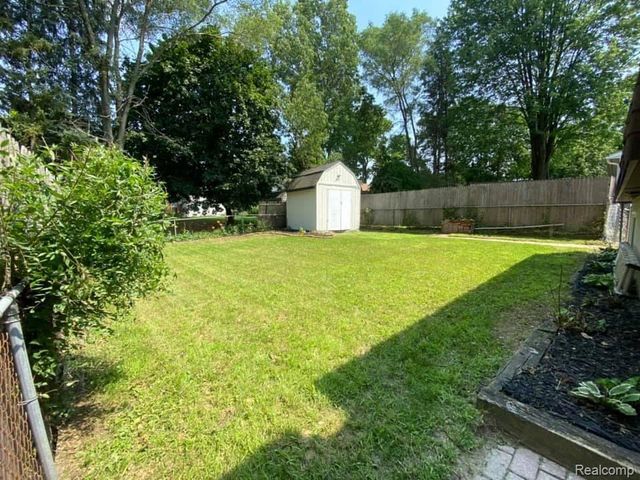 945 Olreana Road, White Lake Charter Township, MI 48386