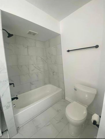 945 Olreana Road, White Lake Charter Township, MI 48386