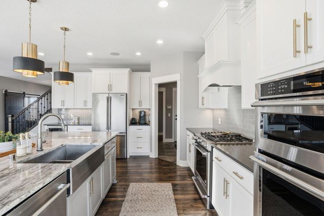 7727 Prairie Grass Pass, Prior Lake, MN 55372