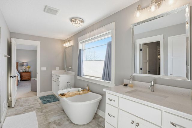 7727 Prairie Grass Pass, Prior Lake, MN 55372