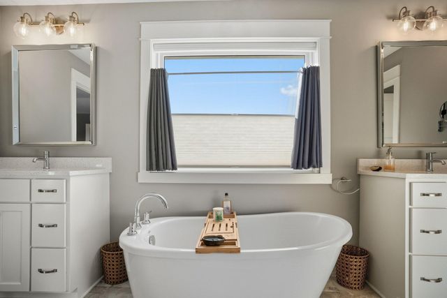 7727 Prairie Grass Pass, Prior Lake, MN 55372