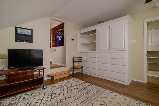 3309 Brookwood Rd, Sacramento, CA 95821