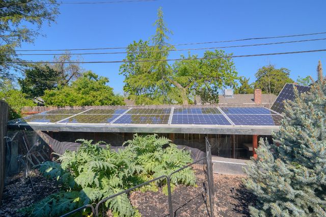 3309 Brookwood Rd, Sacramento, CA 95821