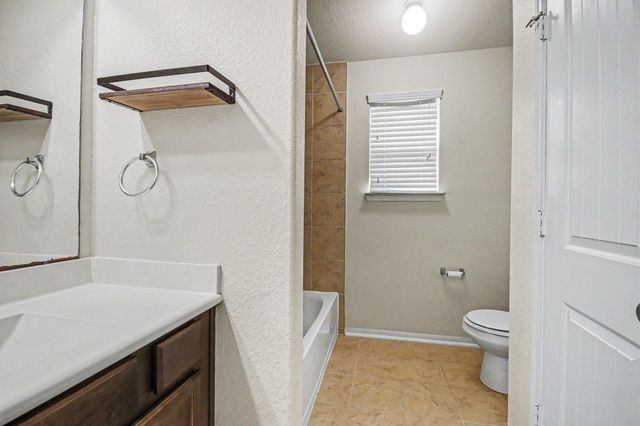 1439 Barras Street, Alvin, TX 77511