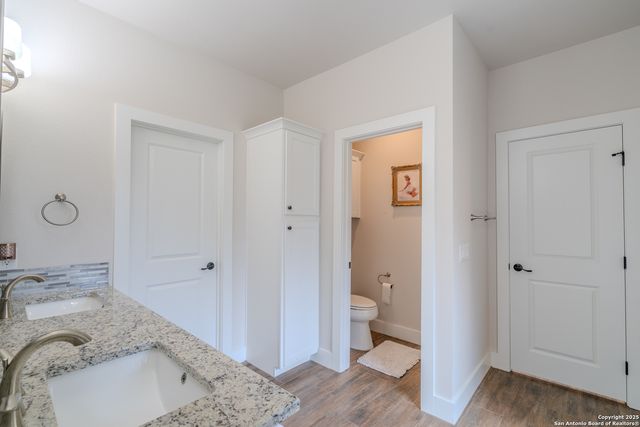 1587 Lakeshore Dr, Canyon Lake, TX 78133