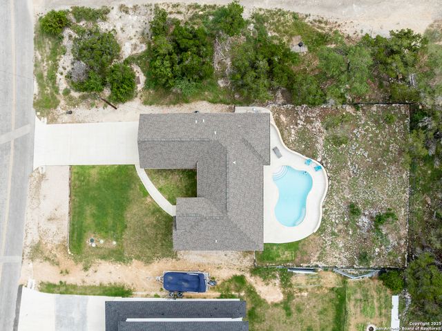 1587 Lakeshore Dr, Canyon Lake, TX 78133