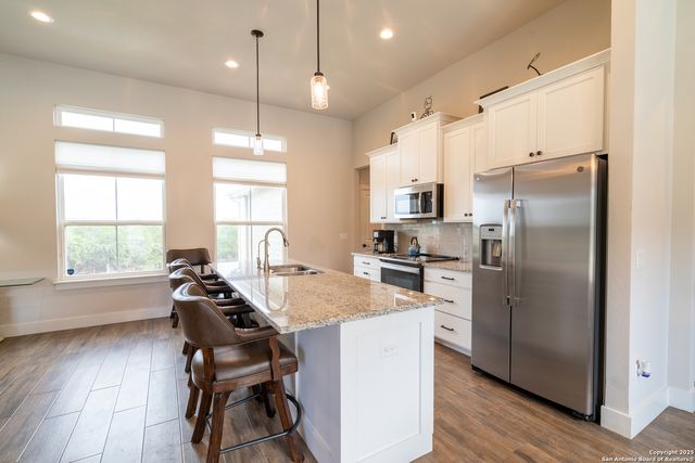 1587 Lakeshore Dr, Canyon Lake, TX 78133