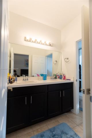 3542 NW 29th Ct, Lauderdale Lakes, FL 33311