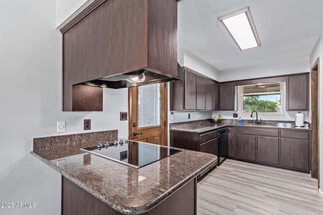 532 N 54TH Street, Mesa, AZ 85205