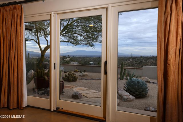 5165 W Paseo Del Campo, Tucson, AZ 85745