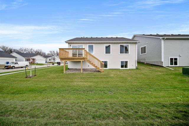 4408 Honey Bee Ridge, Des Moines, IA 50317