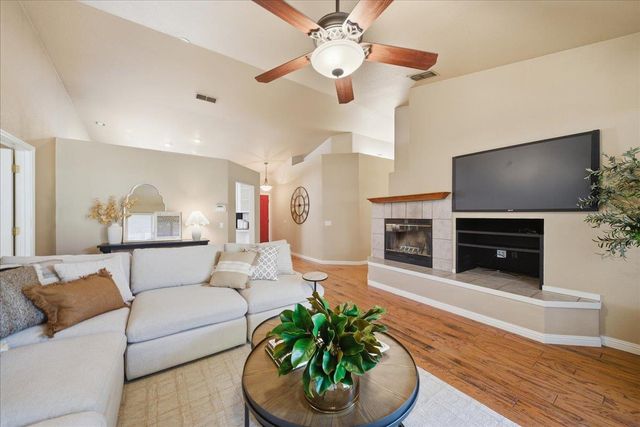 148 Clearwater Ct, Roseville, CA 95678