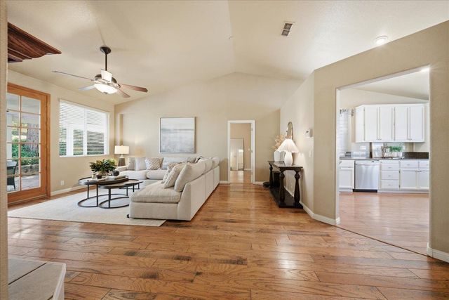148 Clearwater Ct, Roseville, CA 95678