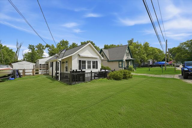 23016 W Lakeview Avenue, Antioch, IL 60002