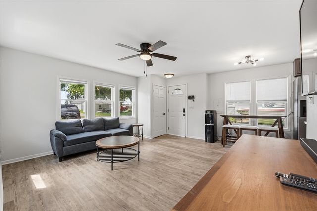 23016 W Lakeview Avenue, Antioch, IL 60002