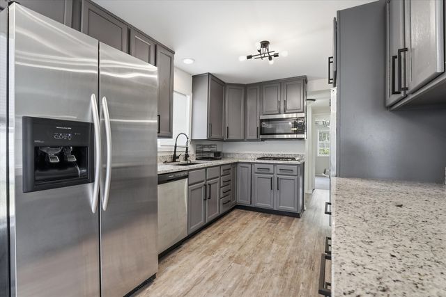 23016 W Lakeview Avenue, Antioch, IL 60002