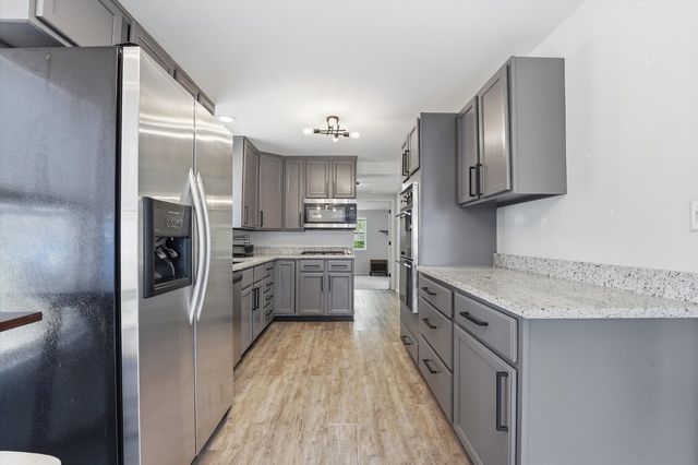 23016 W Lakeview Avenue, Antioch, IL 60002